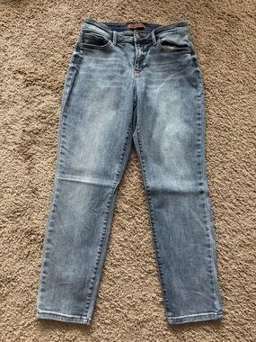 Judy Blue Light Wash Straight Leg Slim Fit Jeans